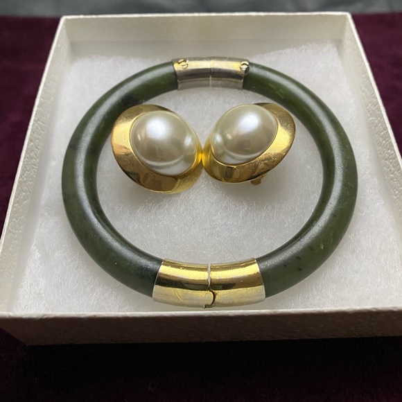 REAL Jade 1970’s Vintage Gold Clasp Bangle with Moonstone Earrings [NEW] - Picture 4 of 6